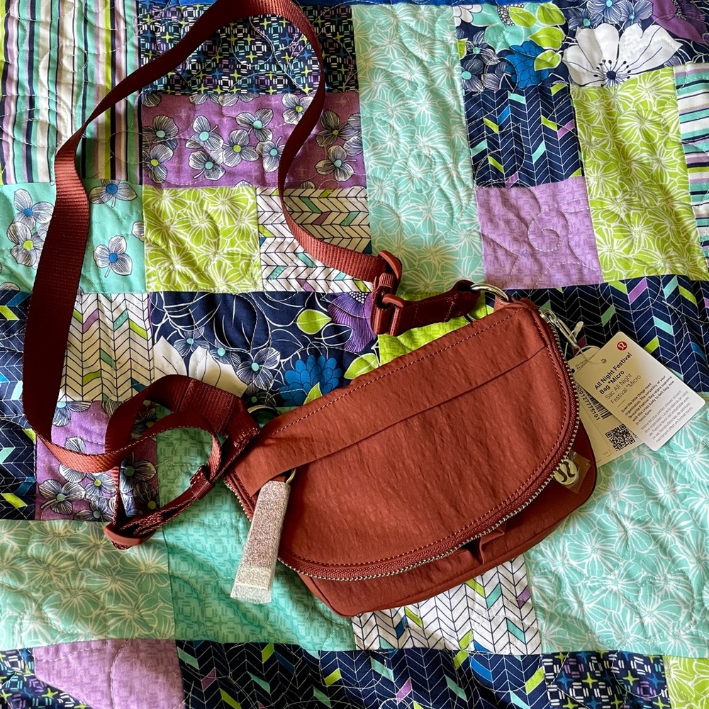 Lululemon- ALL NIGHT FESTIVAL BAG *MICRO